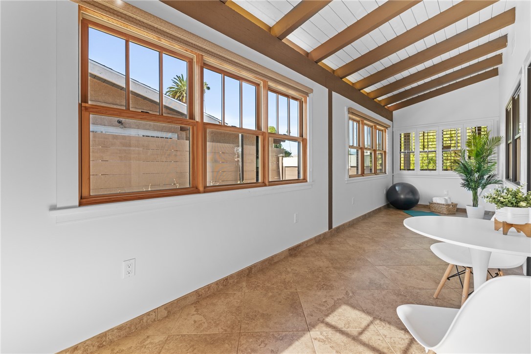 1952 Hillcrest Drive