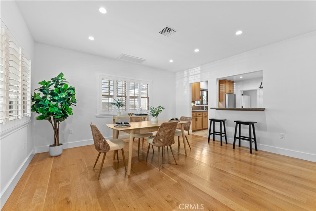 1952 Hillcrest Drive