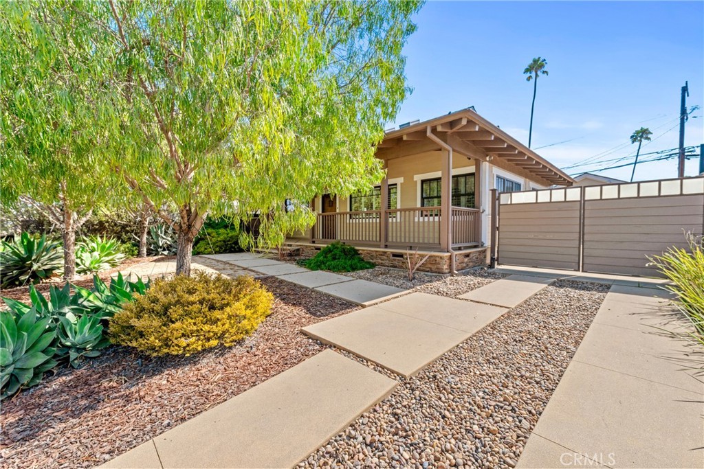 1952 Hillcrest Drive