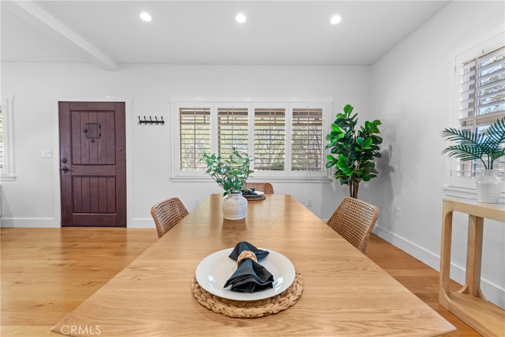 1952 Hillcrest Drive