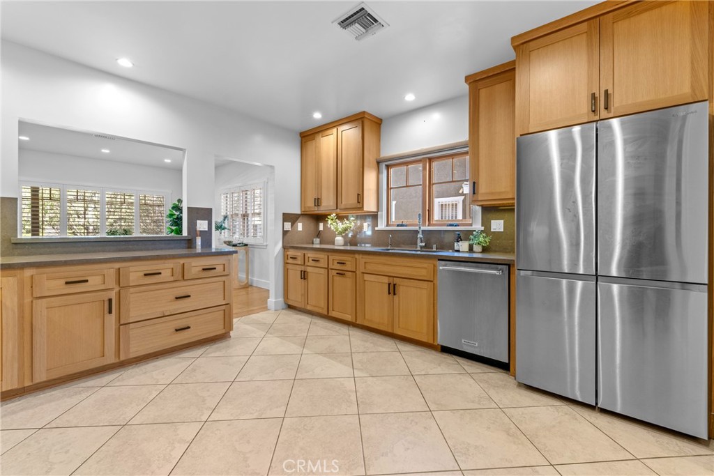 1952 Hillcrest Drive