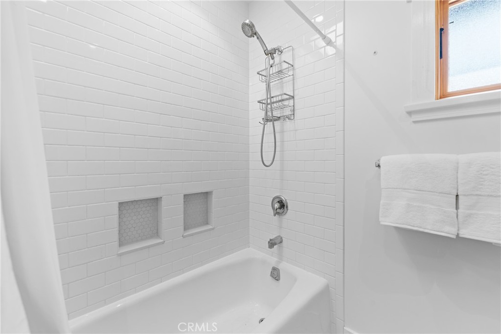 1952 Hillcrest Drive