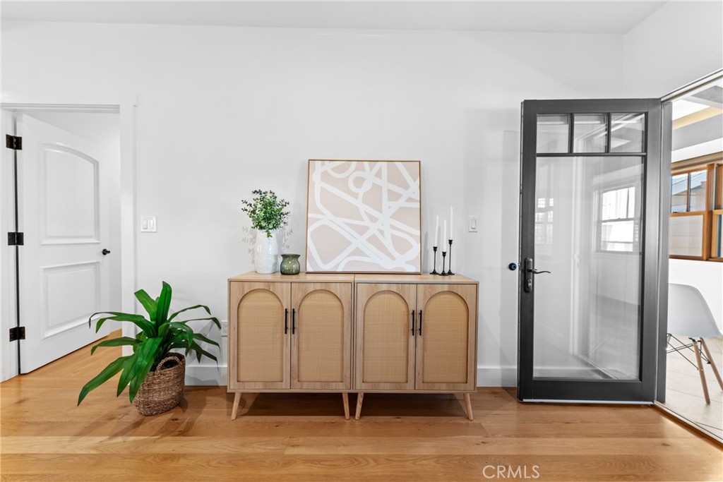 1952 Hillcrest Drive