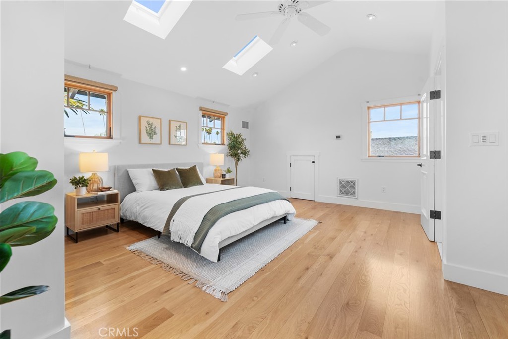 1952 Hillcrest Drive