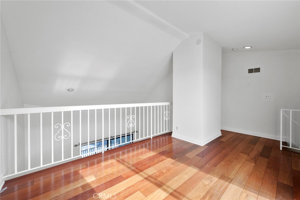 330 Cordova Street 305