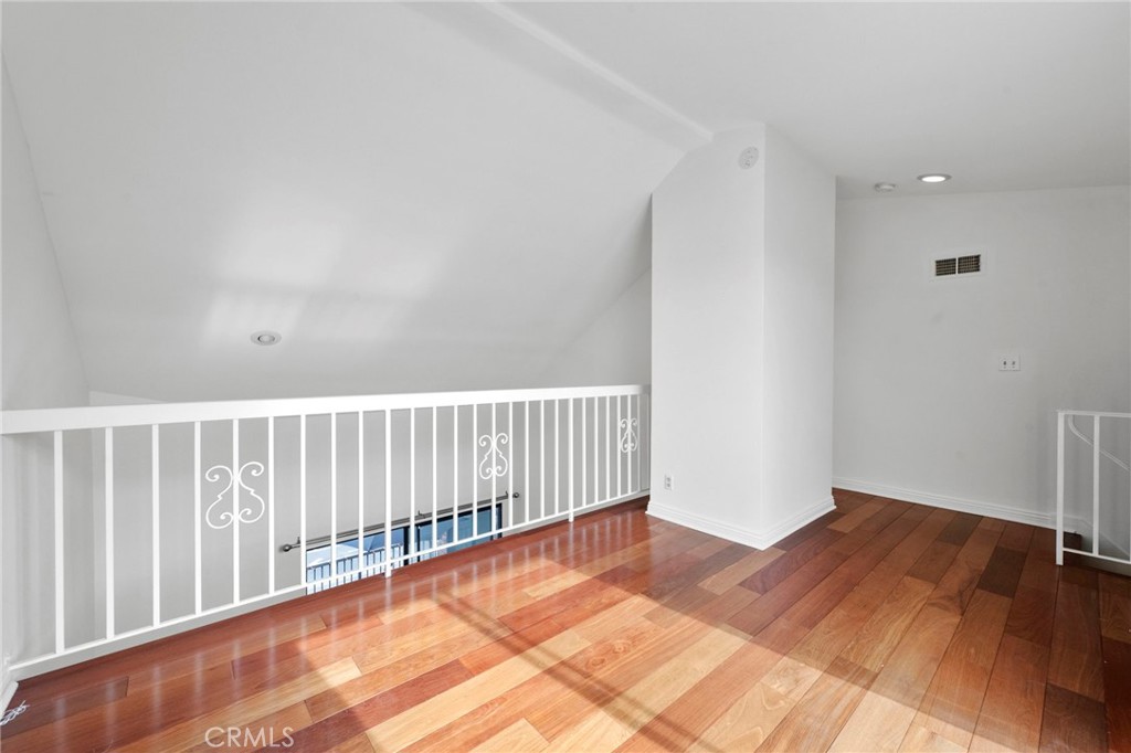 330 Cordova Street 305