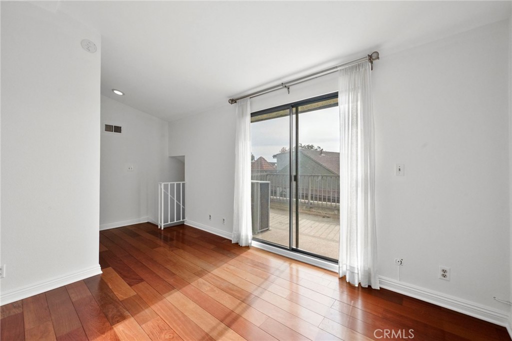 330 Cordova Street 305