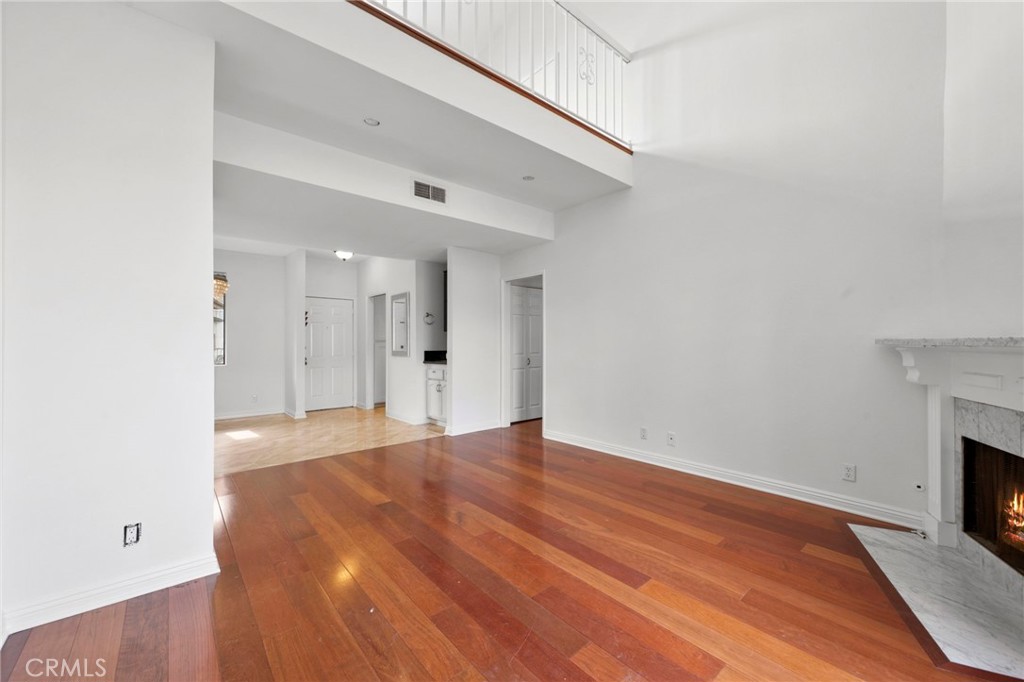 330 Cordova Street 305