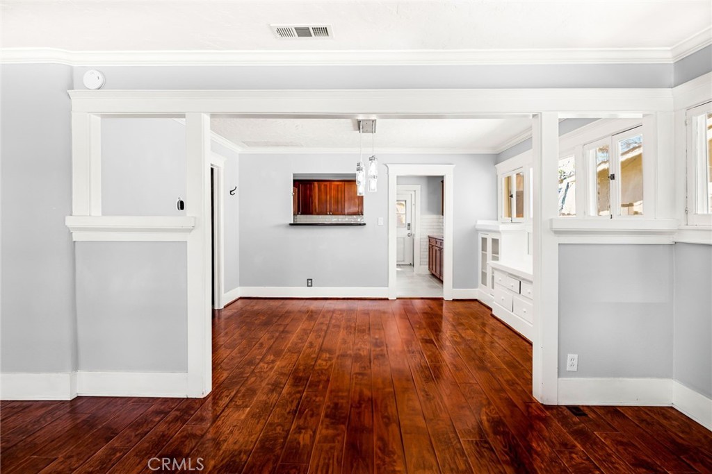 318 W Whiting Avenue