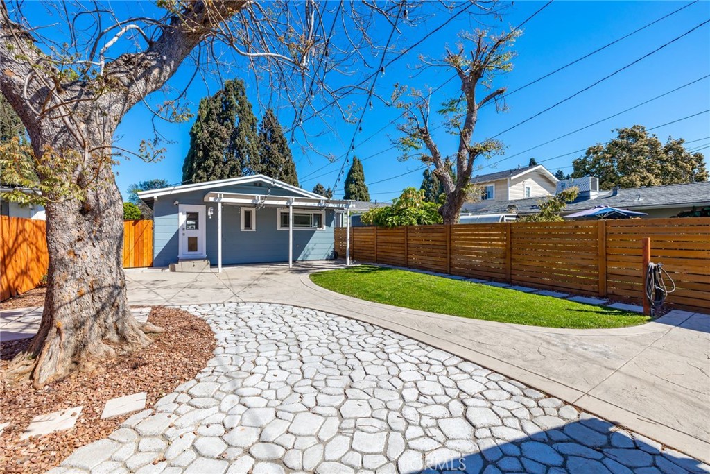 318 W Whiting Avenue