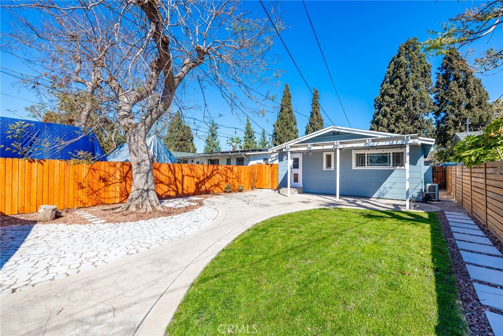 318 W Whiting Avenue