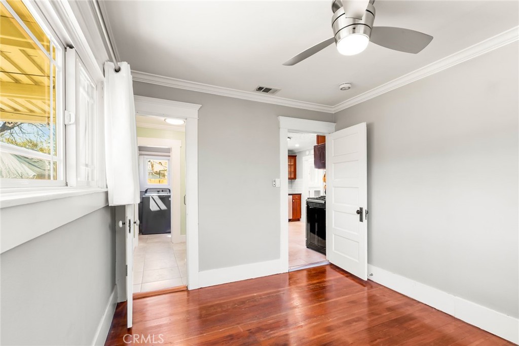 318 W Whiting Avenue