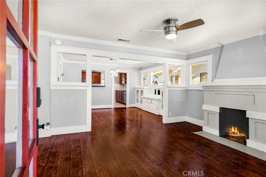 318 W Whiting Avenue