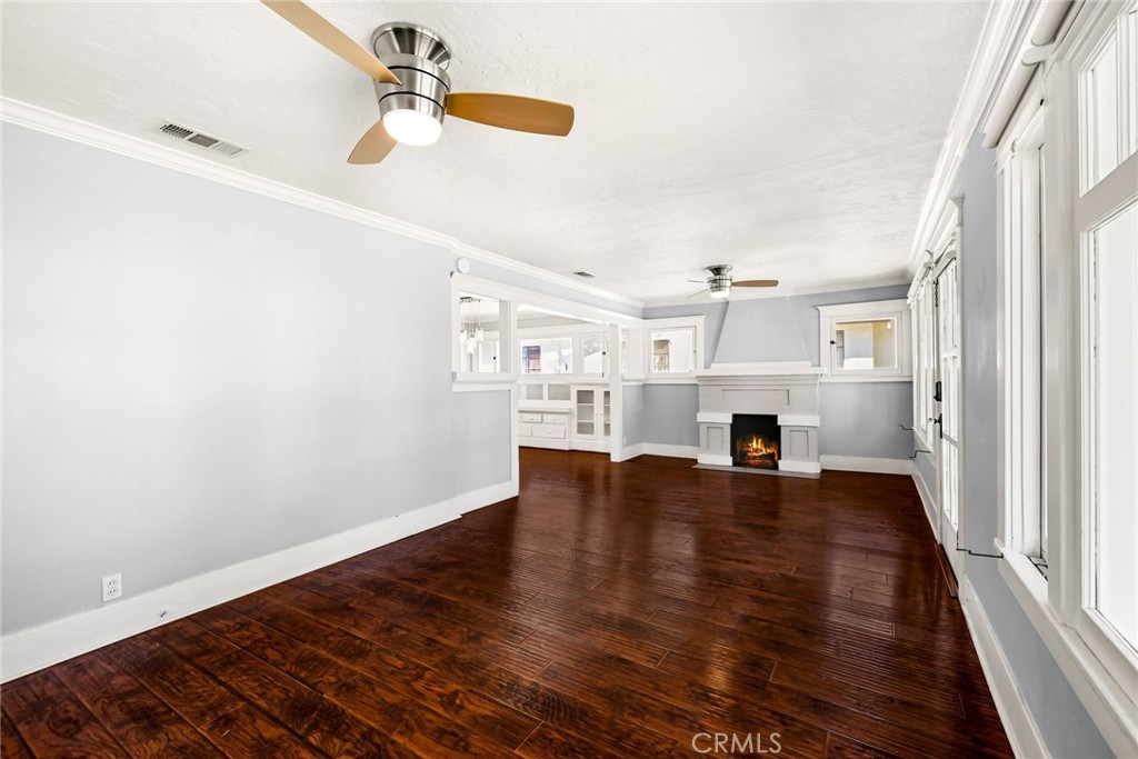 318 W Whiting Avenue