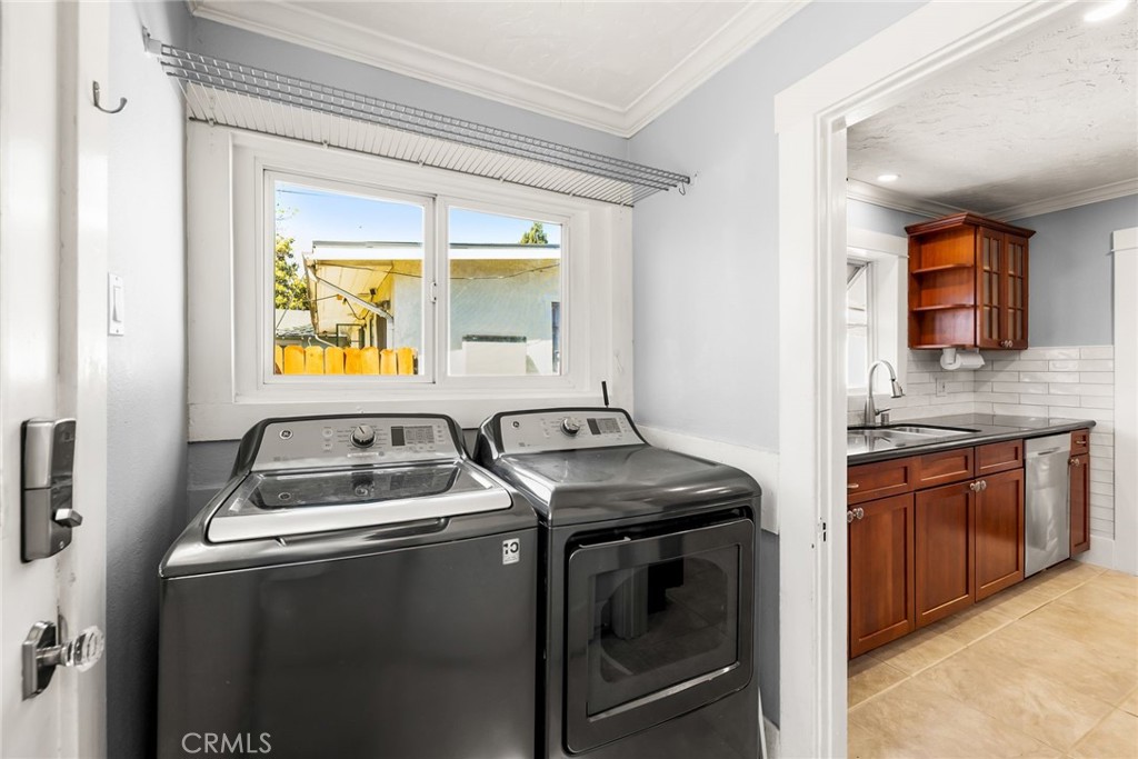 318 W Whiting Avenue