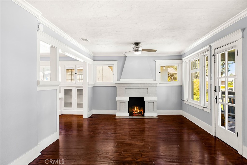 318 W Whiting Avenue