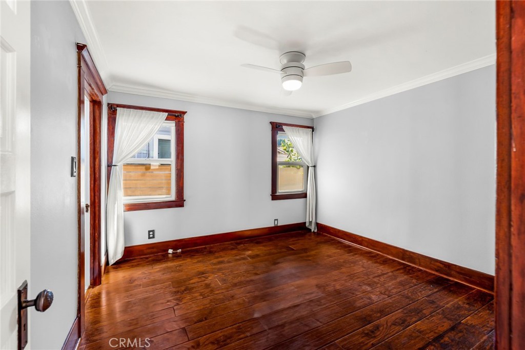 318 W Whiting Avenue