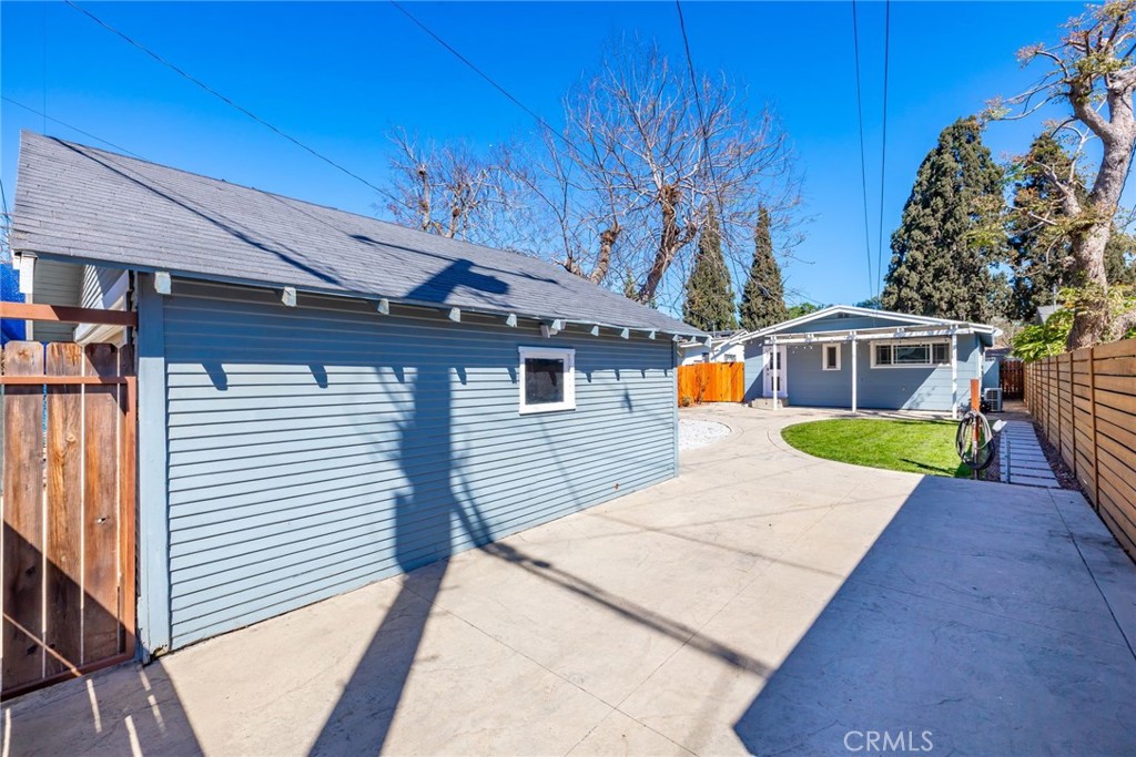 318 W Whiting Avenue