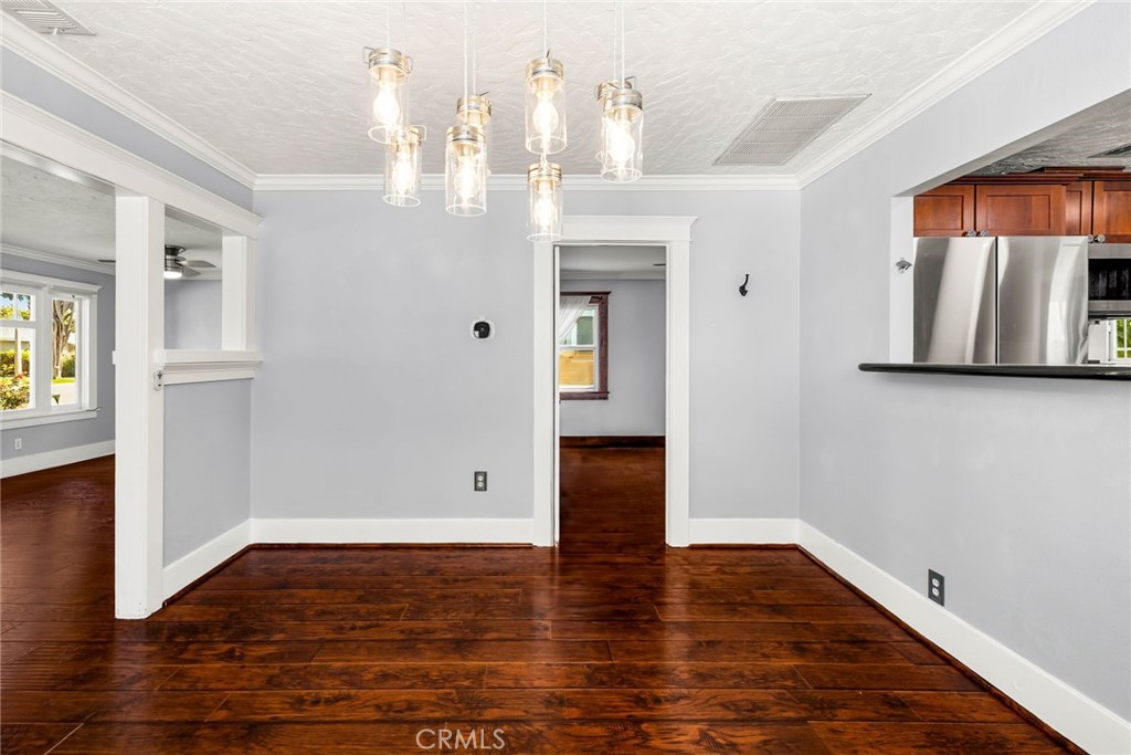 318 W Whiting Avenue