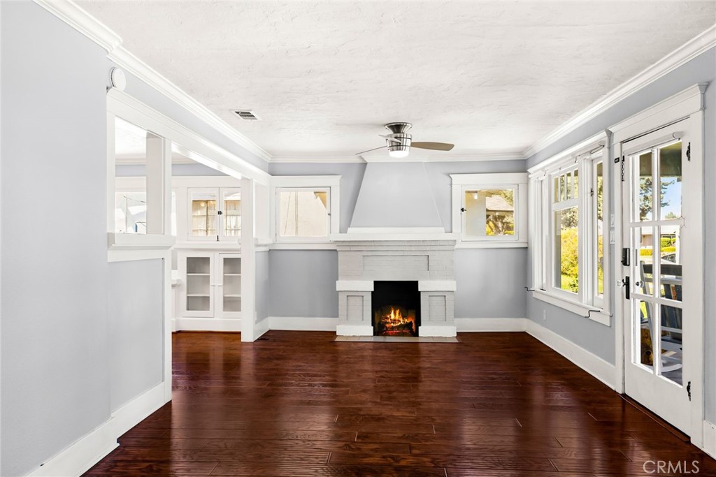 318 W Whiting Avenue