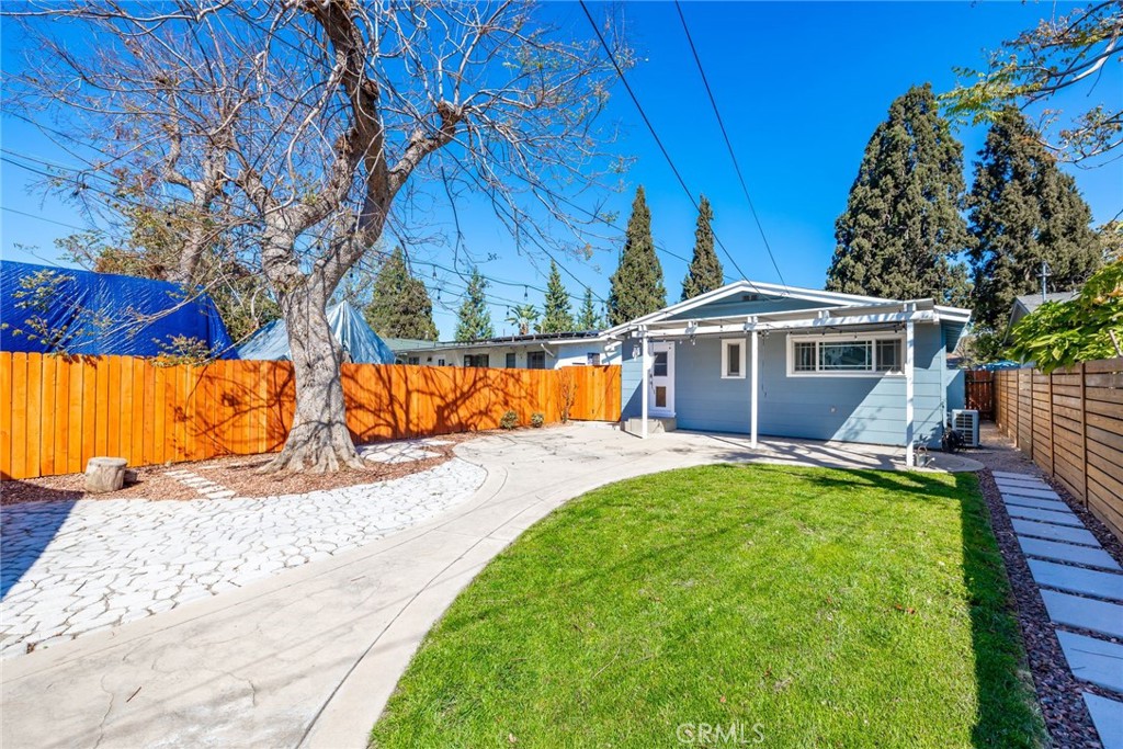 318 W Whiting Avenue