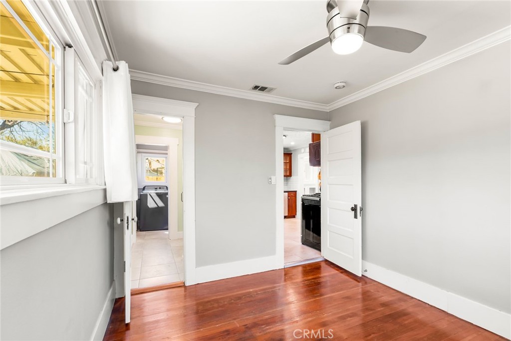 318 W Whiting Avenue