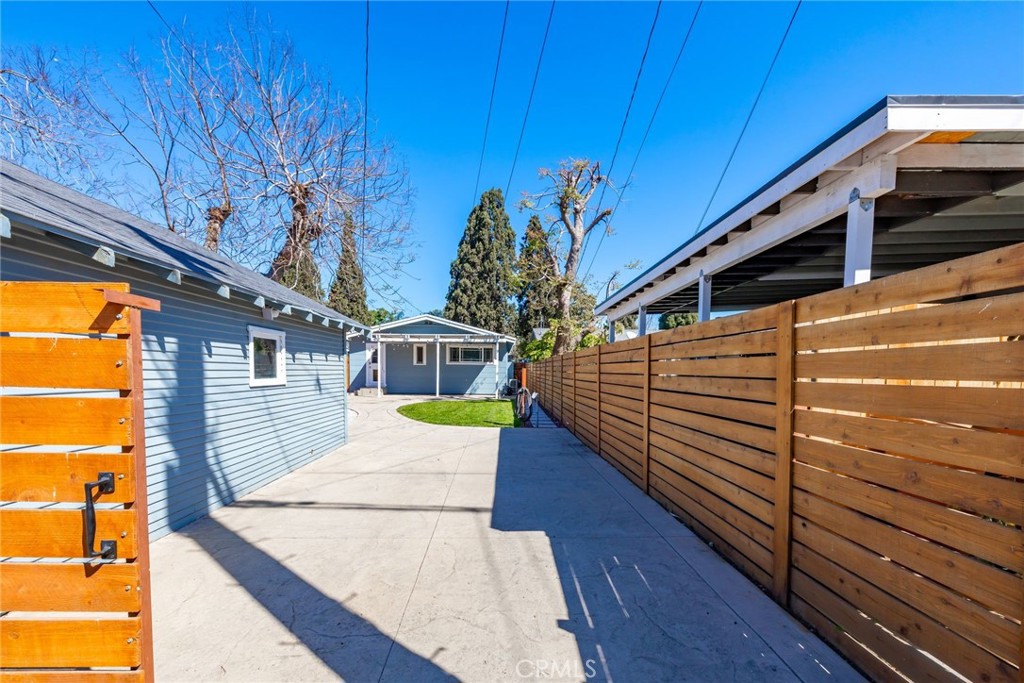 318 W Whiting Avenue