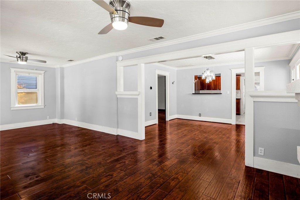 318 W Whiting Avenue