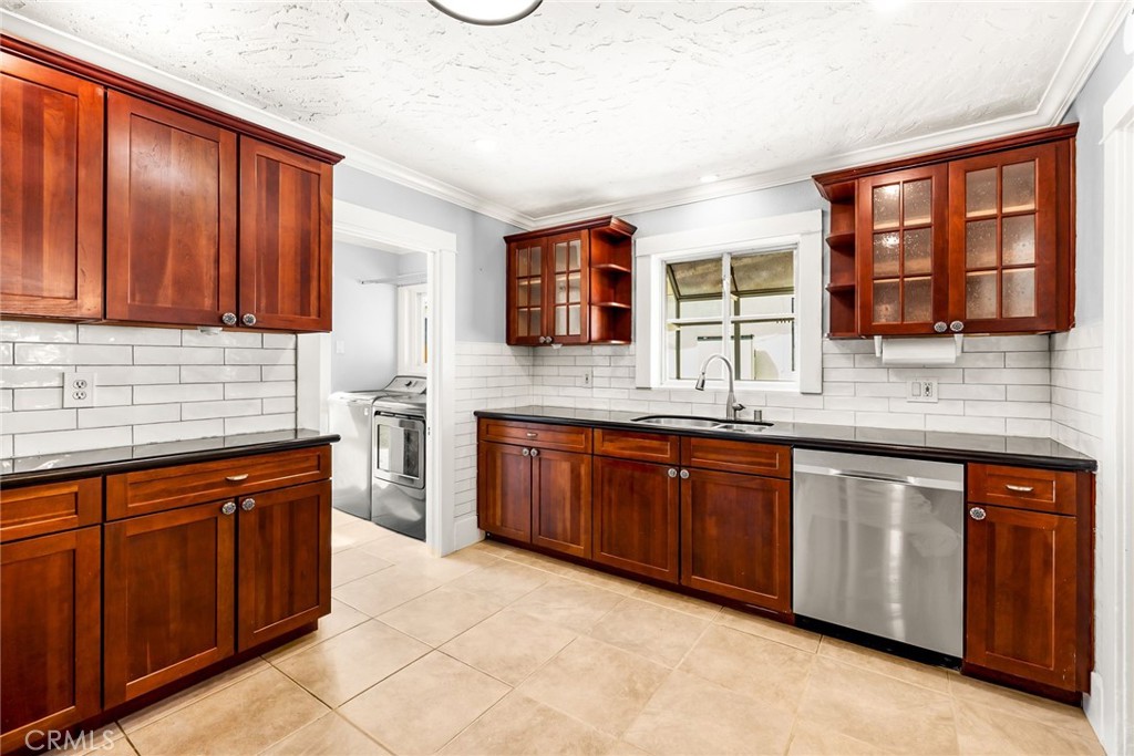 318 W Whiting Avenue