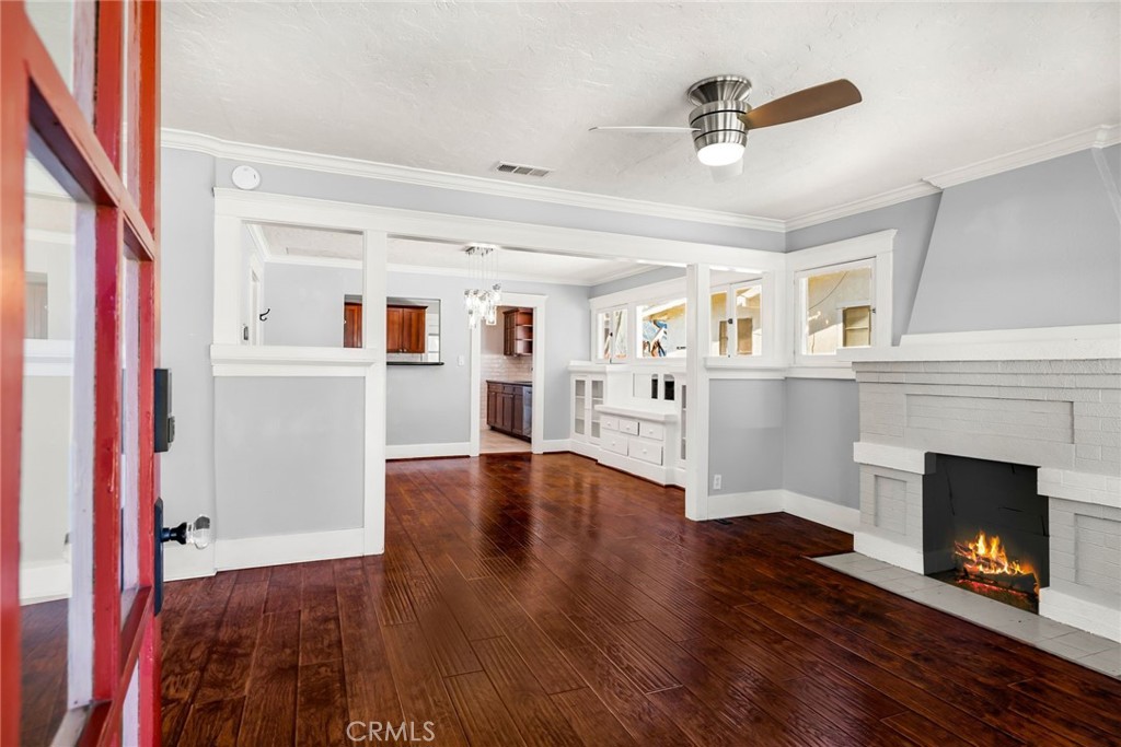 318 W Whiting Avenue