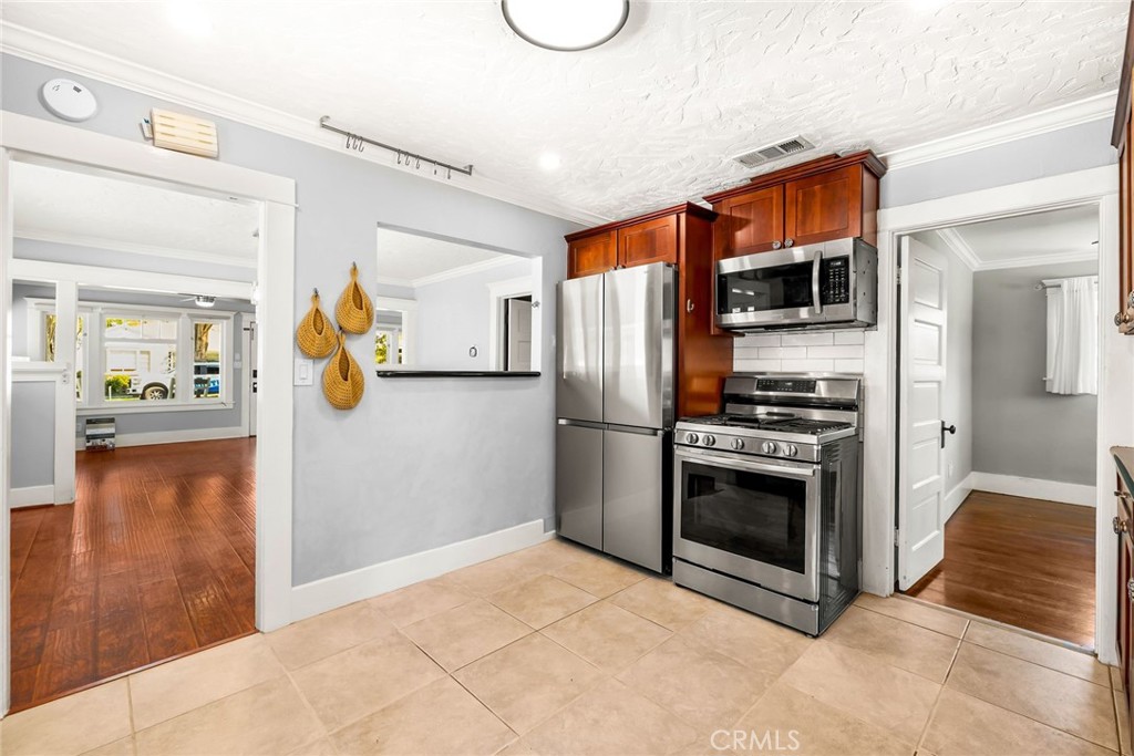 318 W Whiting Avenue