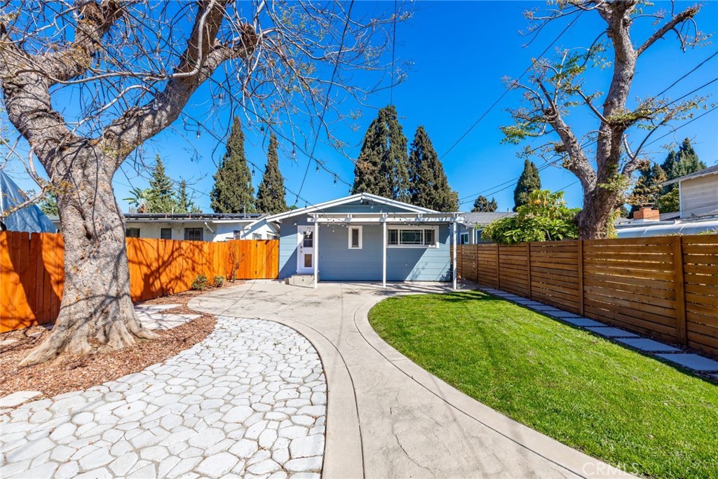 318 W Whiting Avenue