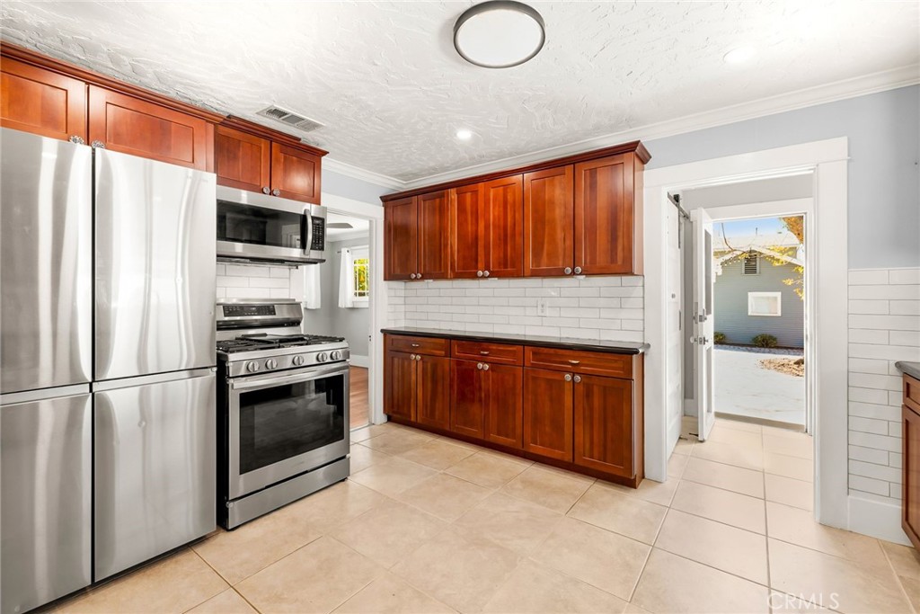 318 W Whiting Avenue