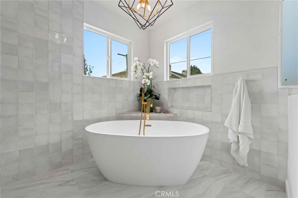 2531 Wellesley Avenue