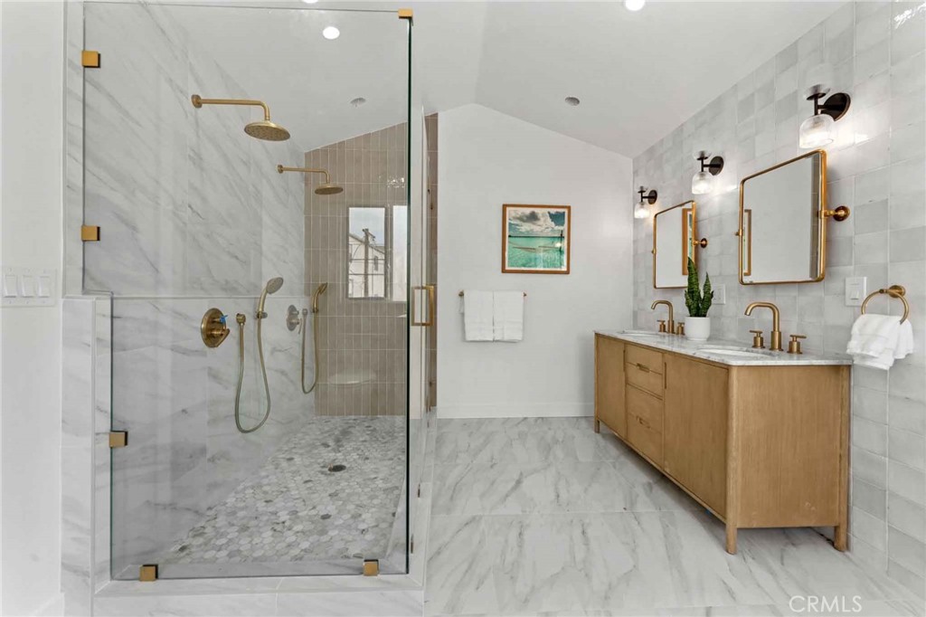 2531 Wellesley Avenue