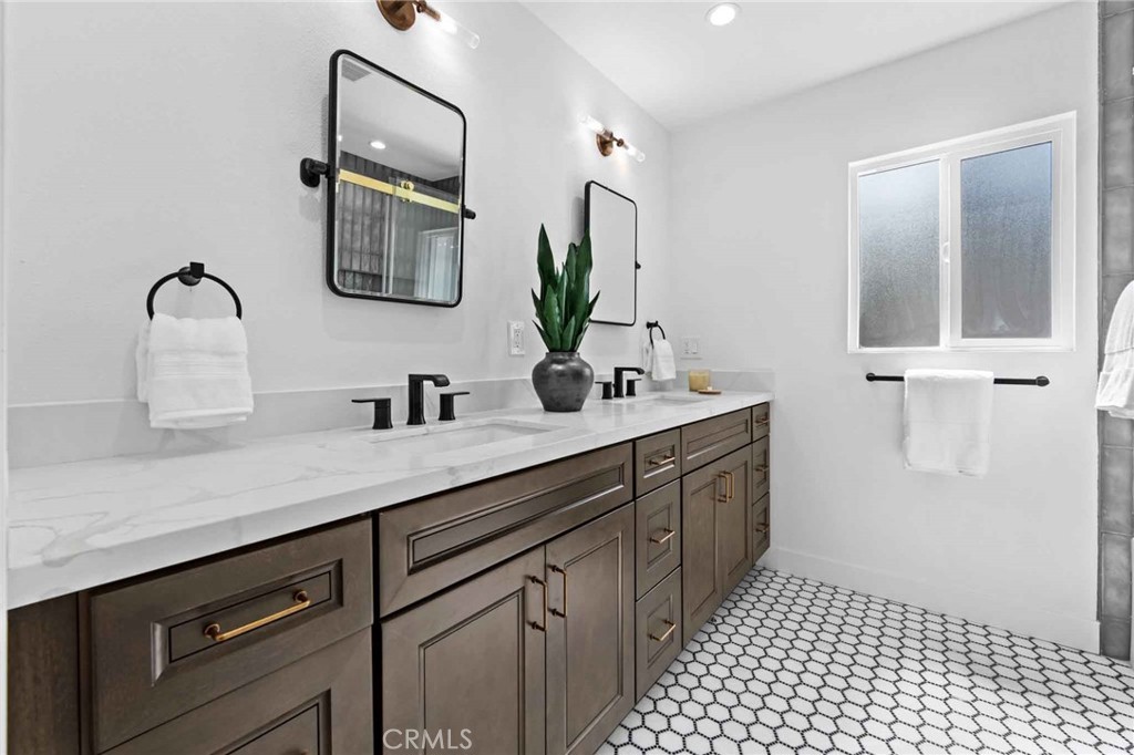 2531 Wellesley Avenue