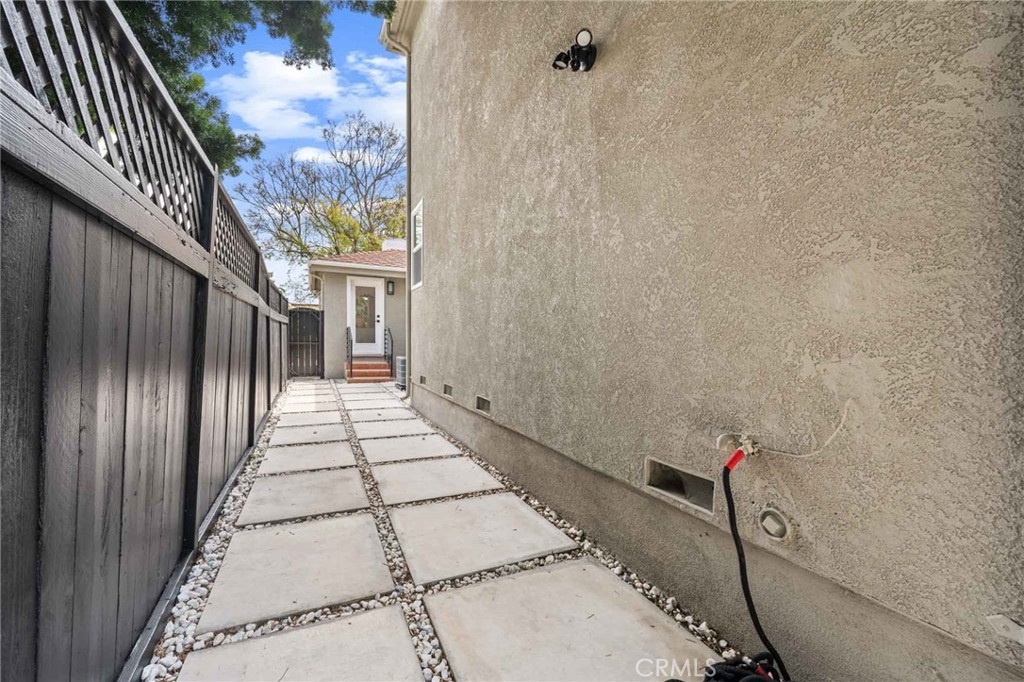 2531 Wellesley Avenue