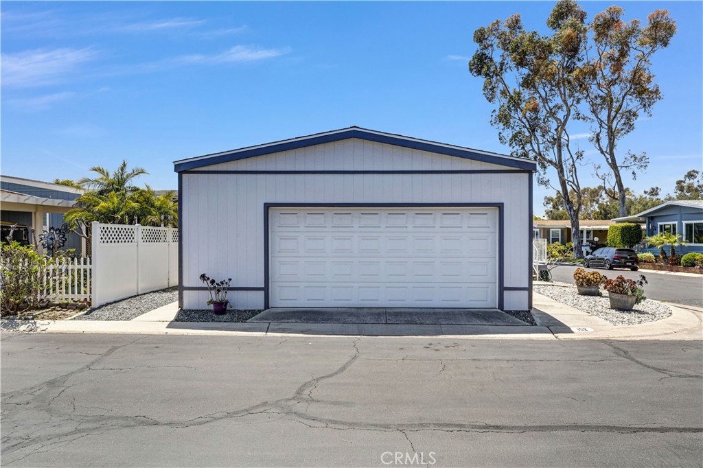 5200 Irvine Boulevard 152