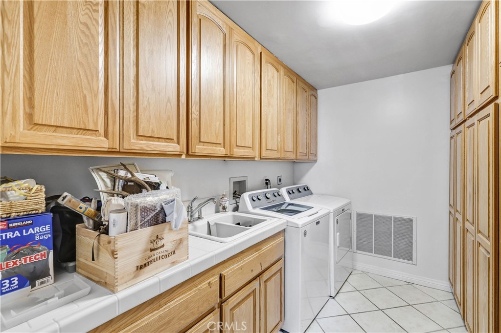 5200 Irvine Boulevard 152