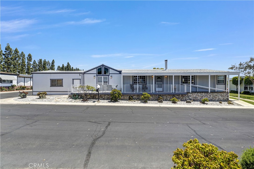 5200 Irvine Boulevard 152