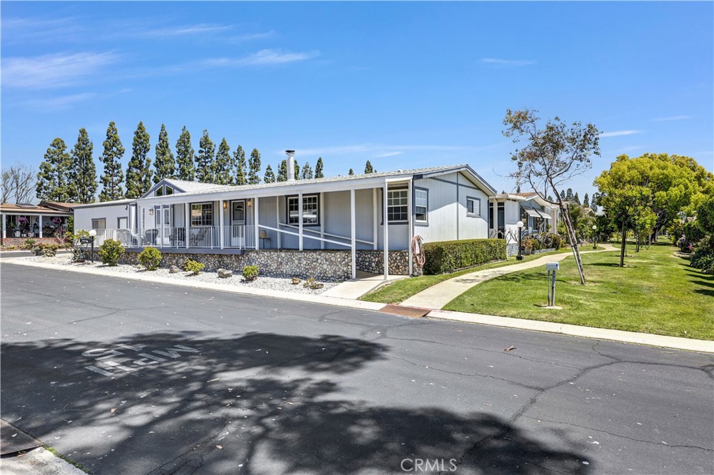 5200 Irvine Boulevard 152