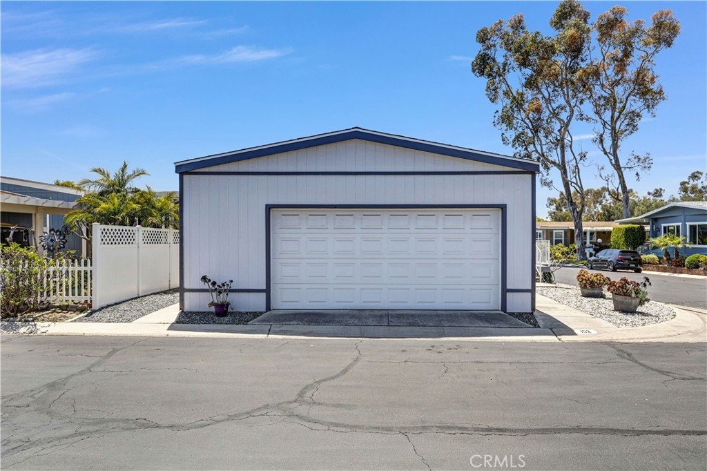 5200 Irvine Boulevard 152