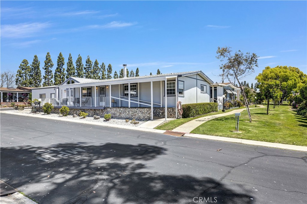 5200 Irvine Boulevard 152