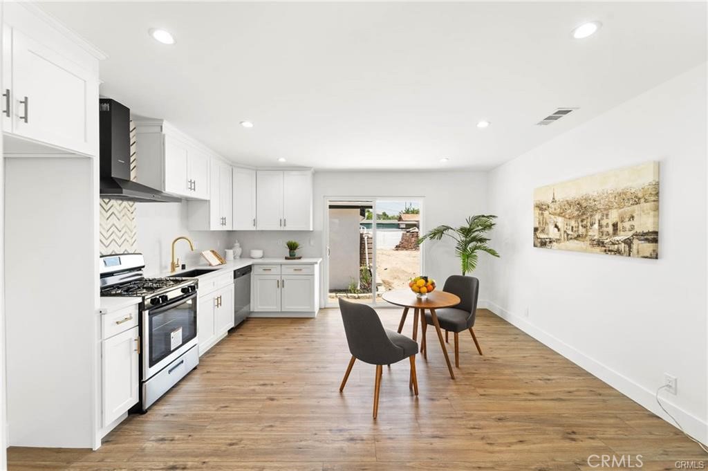 11443 11445 Saticoy Street