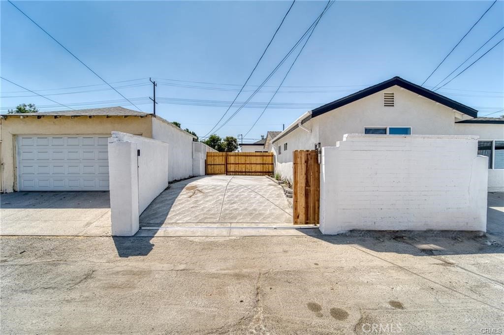 11443 11445 Saticoy Street