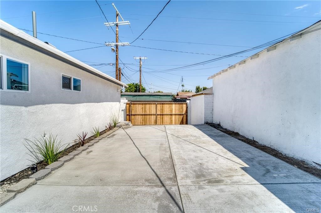 11443 11445 Saticoy Street