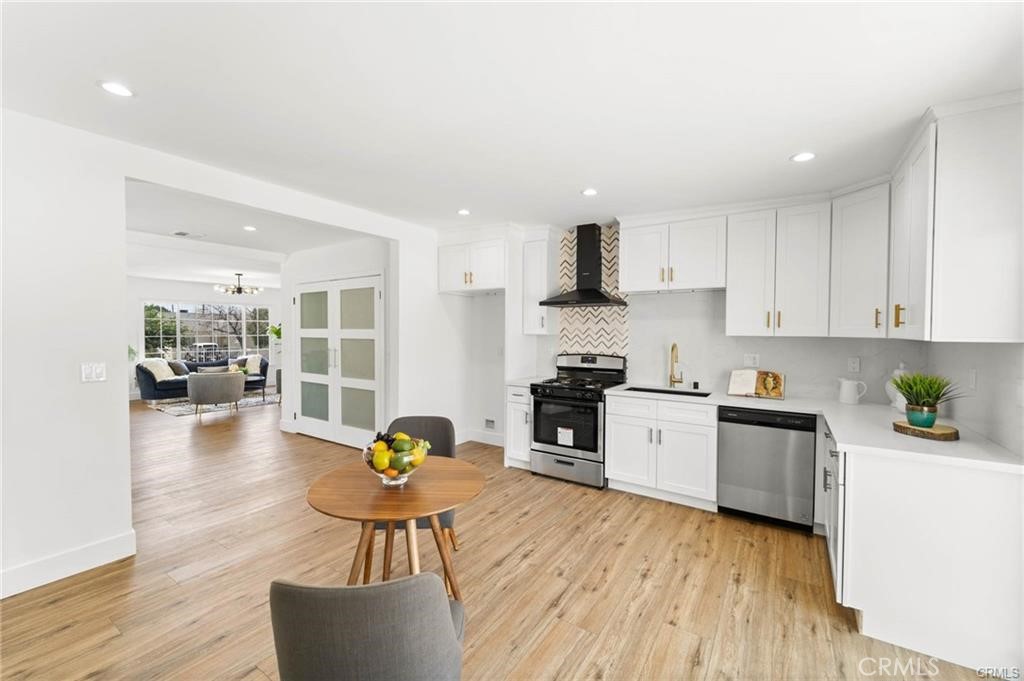 11443 11445 Saticoy Street