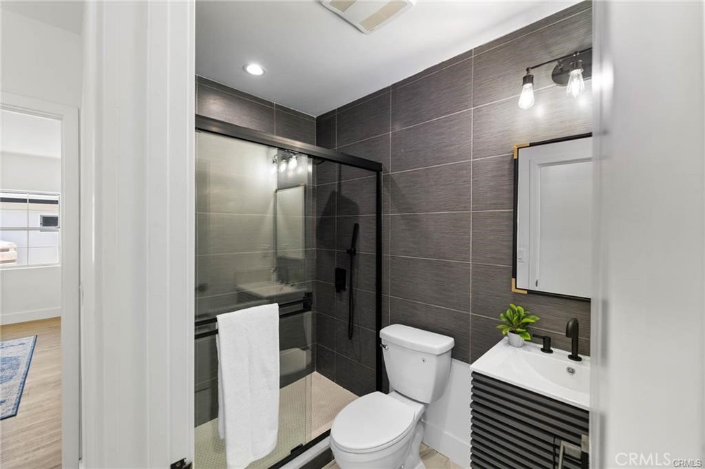 11443 11445 Saticoy Street