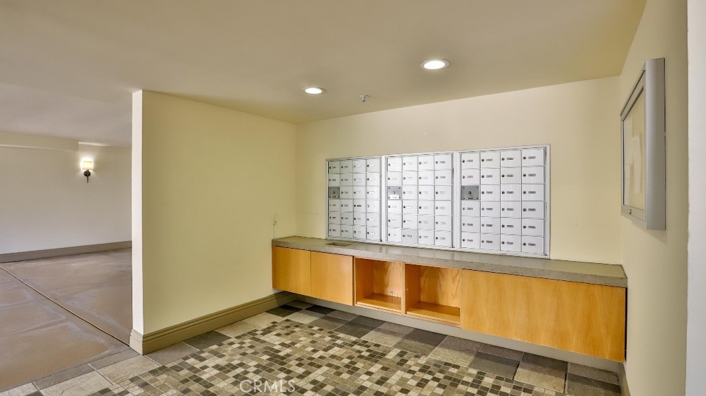 8889 Caminito Plaza Centro 7128