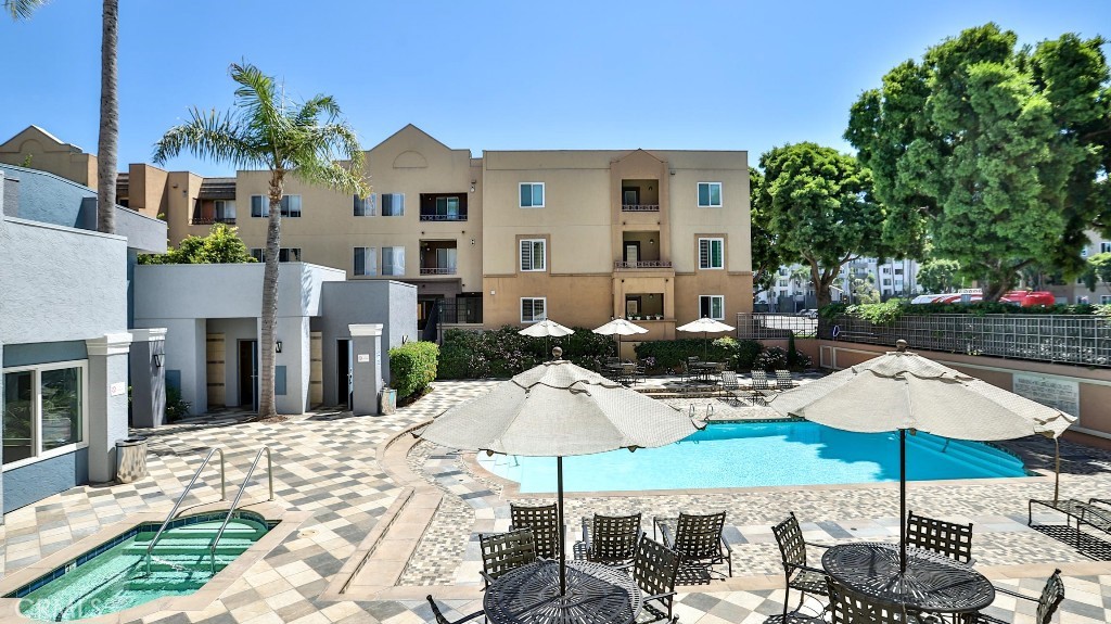 8889 Caminito Plaza Centro 7128